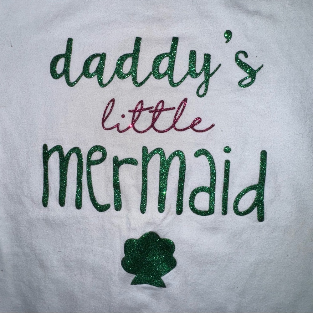 (🆓)*FREE ADD TO BUNDLE* Daddy’s little Mermaid Onesie - Picture 4 of 6
